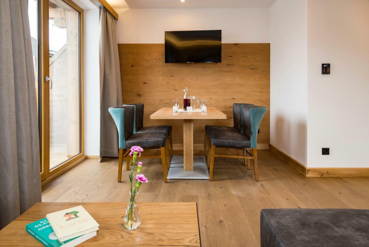 Tiroler Weinstube Aparthotel Seefeld in Tirol Kültér fotó