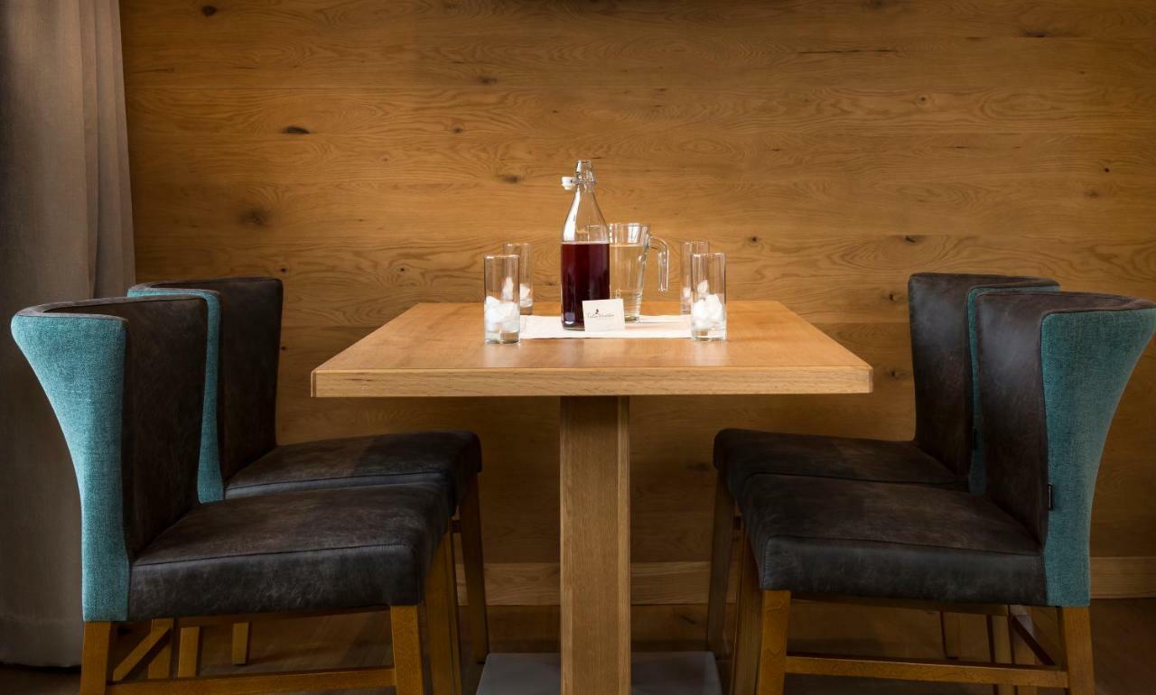 Tiroler Weinstube Aparthotel Seefeld in Tirol Kültér fotó