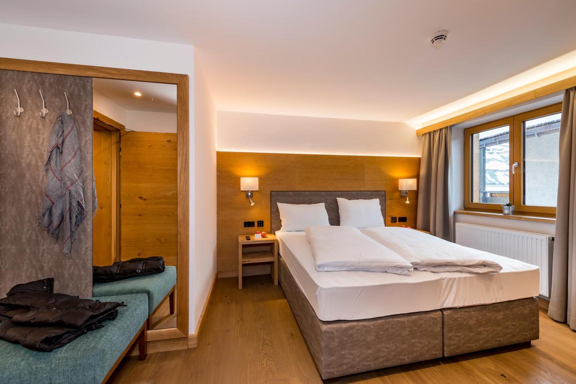 Tiroler Weinstube Aparthotel Seefeld in Tirol Kültér fotó