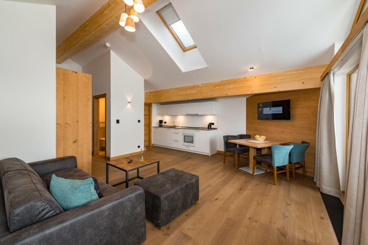Tiroler Weinstube Aparthotel Seefeld in Tirol Kültér fotó