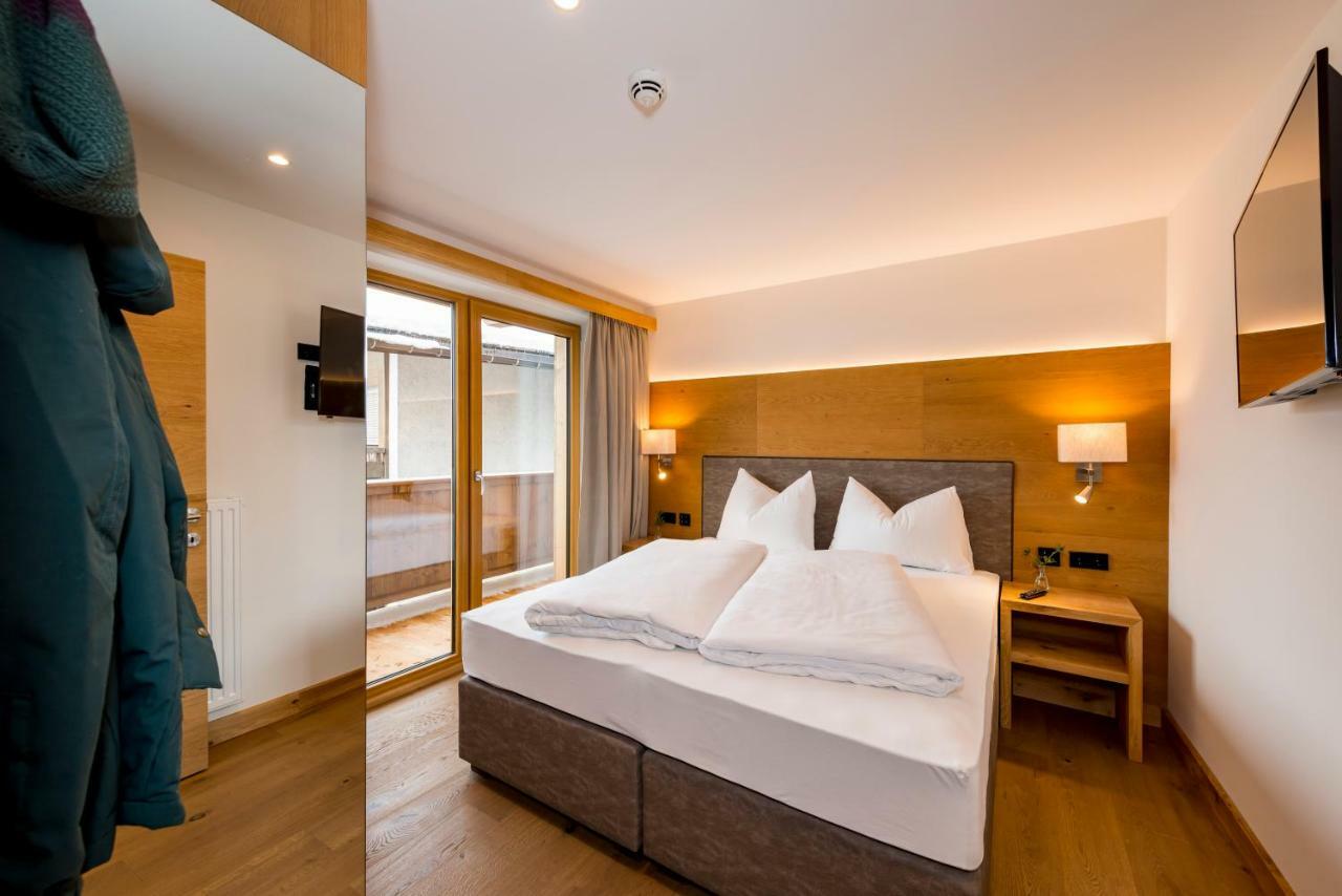 Tiroler Weinstube Aparthotel Seefeld in Tirol Kültér fotó