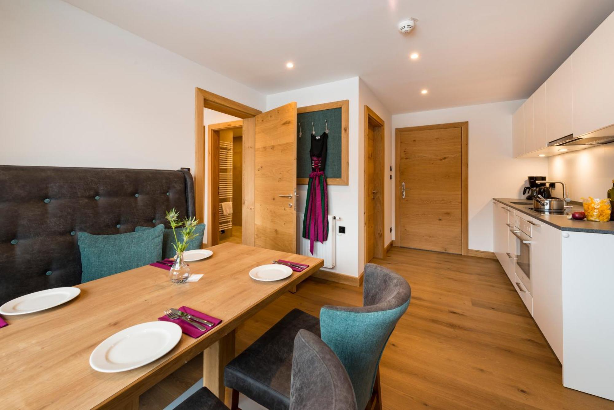 Tiroler Weinstube Aparthotel Seefeld in Tirol Kültér fotó